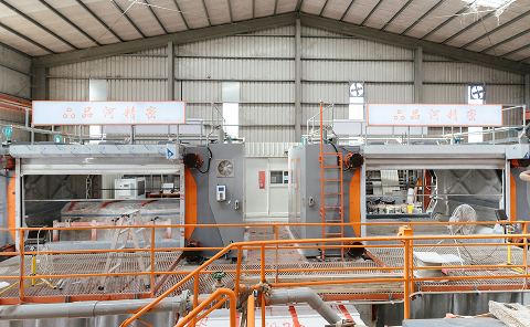 廠內用於大板生產的切割加工機台